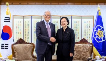 한 총리, 빌 게이츠 접견…韓·美 차세대 SMR 협력키로