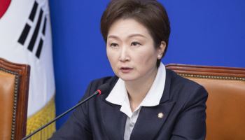 與 이언주 "부동산 정책, 본질 벗어나…수요에 기름 붓고 폭발"