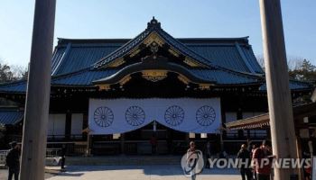 [속보] "日자민당 간부 3명, 야스쿠니 단체참배"
