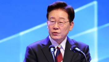 [속보] 李 “정전체제 평화체제로…오래된 전쟁 끝낼 논의 시작하자”