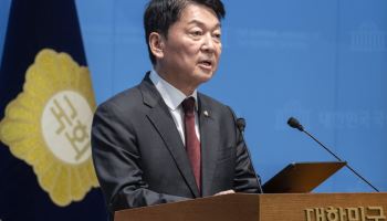 안철수 “북핵 압도할 핵무장 필요”…李 ‘종전 구상’ 직격
