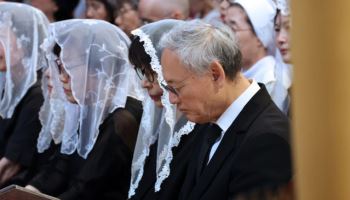 유인촌, 故 유경촌 주교 1주기 자전거 순례…“올해 더 슬펐다”