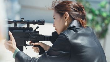 ‘공블리’ 잊어라… '유부녀 킬러' 공효진, 킥복싱 배우고 저격수 변신