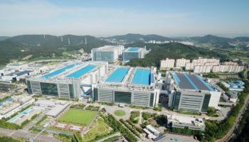 삼성디스플레이, 폴더블 OLED 투자 확대…아산 A7 공사 재개