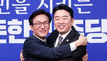 靑 강훈식·홍익표 만난 김민석 "벽 없는 원팀 완성 기대"
