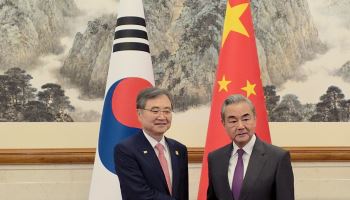 中왕이, 내일 한국行…北비핵화·종전 위한 다자논의 접점 찾을까