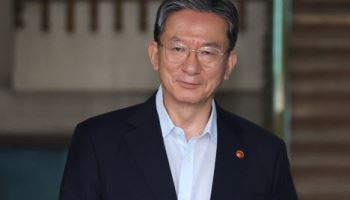 사직서 낸 정성호 "당통합·형소법 수정 등 국회서 할 일 더 많아"