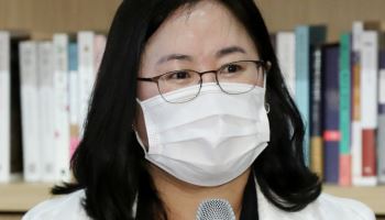 '학폭재판 노쇼' 권경애 손해배상 파기환송심 변론 재개