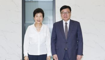 진통제 유세했던 박근혜, 정점식에 "보수 허물어져 못 견뎌"