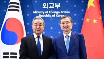 한중 외교장관…'李 한반도 평화공존' 소개에 中 "건설적 역할 지속"(종합)