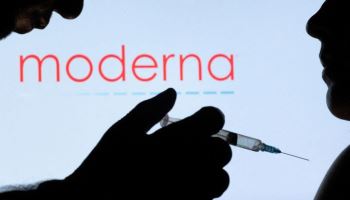 모더나, 주가 177% 폭등…mRNA 기반 암 치료제 기대