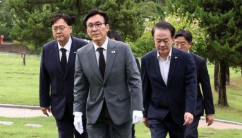 김민석 "전국에 '법치파괴 조희대 물러나야' 현수막 지시"