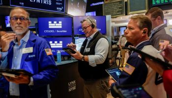 [속보]뉴욕증시, 장기금리·유가 상승에 하락…월마트 9%↓