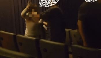 "'오디세이' 보는데 中 여성 핸드폰 켜더니"...손해배상 가능?