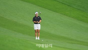 [골프IN화보] 김희지, BC카드·한경 KLPGA 챔피언십 2라운드 마무리