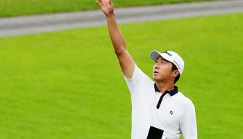 11년 기다린 첫 승 기회…정재훈, 하루 늦게 끝난 2R 단독 선두