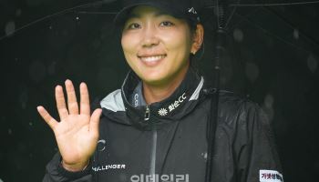[골프IN화보] 박단유, 악천후 딛고 BC카드·한경 KLPGA 챔피언십 3라운드 완주