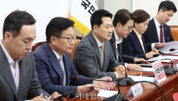 오차범위 내로 좁혀진 민주당-국힘 지지도, 왜?