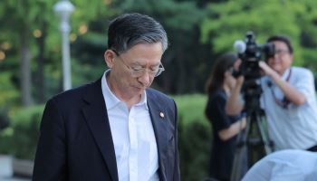떠나는 정성호 "합수본 법적근거·특사경 지휘권 등 검토해야"