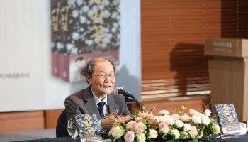 “야만적 자본주의 시대에도 사랑은 꽃피죠”