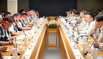 현대차 노사, 로봇 전환 손잡았다…아반떼·투싼 신차효과도 ‘청신호’