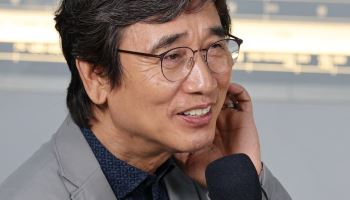 "유시민은 얼치기 지식인"…李대통령 尹에 비유하자 여권 '폭발'