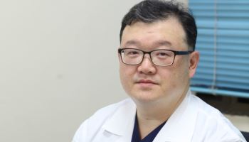 "환자 생사 오가는데 의사가 비용 걱정해야 하나"[신의열전]