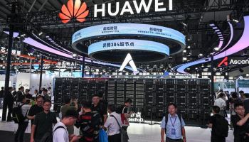 "화웨이, 이집트에 AI데이터센터 제안"…美 긴장 확산
