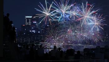 '뷰맛집 65만원'…불꽃축제 앞두고 '명당 암거래' 기승