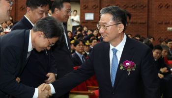 법무부 떠나는 정성호 "새 형사사법제도 우려 있어…억울한 국민 없어야"