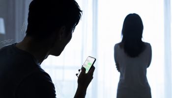 남편 귀가 늦자... 6살 아들에 흉기 겨눈 사진 전송한 엄마