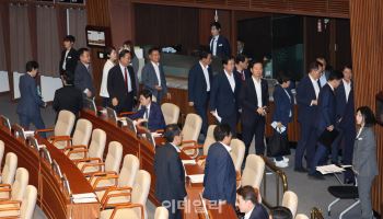 "제명하고 가" 고성 오간 본회의장…이진숙 제명촉구결의안 놓고 '충돌'(종합)