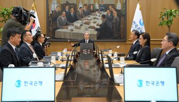 기준금리 3.5% 전망도 나왔다…한은 점도표보니
