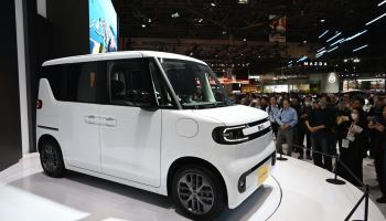 BYD, 일본 규격 맞췄더니…뜻밖의 '세계 공략 무기' 됐다