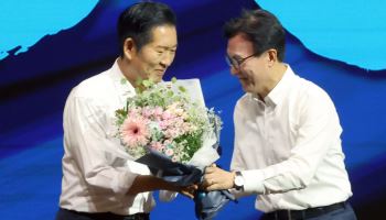 민주당 워크숍서 정청래 거듭 언급한 金 "중도 문제 절충 어렵다 결론"