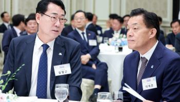 '수원경자구역' 'K-컬처로드' 들고 청와대 간 이재준