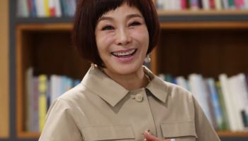 "어머니 씻겨드리던 마음으로 이동 목욕차 기부 20년"