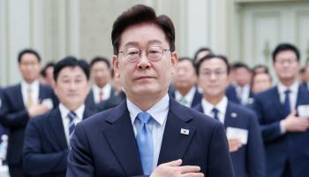 李대통령 지지율 42%…취임 후 최저[한국갤럽]