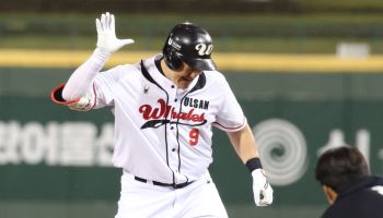 MLB 67홈런 때린 '35세 신인’ 최지만, KBO 드래프트 뒤흔든다