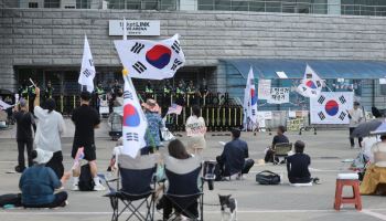 ‘올공 집회’ 석 달째, 공연 줄취소에 환불액만 무려
