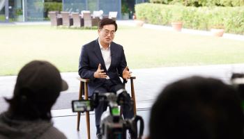 두 달 만에 모습 드러낸 김동연 ‘꼬꼬무-광주대단지’ 출연