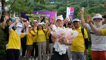 KLPGA 투어 100번째 대회 치른 방신실…"안송이 언니처럼 롱런할 것"