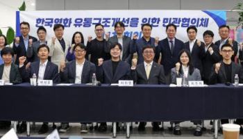 극장 보호 VS 소비자 선택권… 갈림길 선 ‘홀드백’, 결론은?