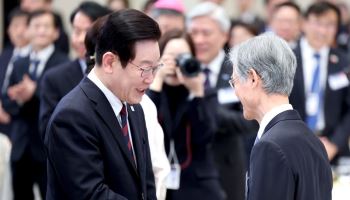 강훈식, 조희대 대법원장 부친상 조문…청와대 대표해 포항행