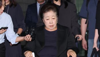 [속보]"통일교 자금으로 정치세력 결탁"…한학자 1심 징역 2년