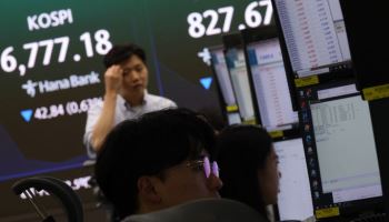 거래는 반토막, 빚투는 6조 급증…삼전닉스에 몰렸다