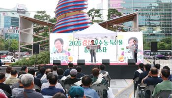 복숭아·자두 들고 서울 나들이…경산의 맛, 청계광장 홀렸다