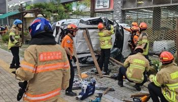 마트 주차장서 운전연습하던 20대 여성, 추락 사망…대표 입건