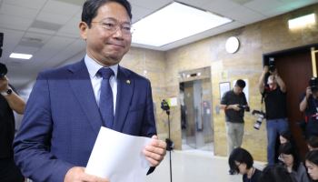 ‘용혜인 미끼설’에 與 “능력에 할 말 없으니 섣부른 예단만”
