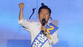 '정청래 탑승 차량' 발로 찬 뒤 파손…50대男 검찰행